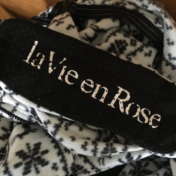 La Vie En Rose Soft Fleece Hooded Reindeer and Snowflake Onesie - Picture 14 of 16